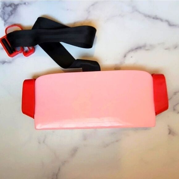 Dada Xiong pink plastic rectangular flip open board portable carseat - Picture 1 of 4